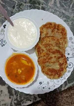 कूटू के पराठे और आलू की सब्जी (kuttu ke parathe aur aloo ki sabzi recipe in Hindi) रेसिपी मुख्य फोटो