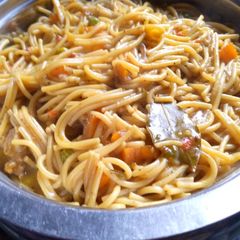 A picture of Spaghetti jolop.