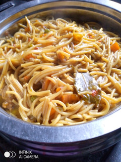 A picture of Spaghetti jolop.
