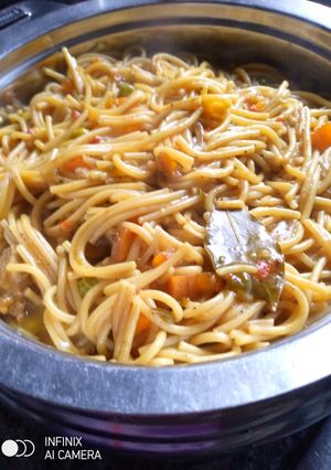 A picture of Spaghetti jolop.