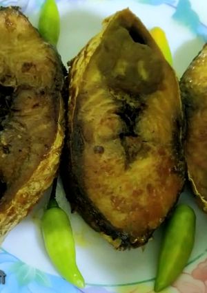 ইলিশ ভাজা (illish bhaja recipe in Bengali) রেসিপির প্রধান ছবি