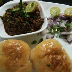 A picture of Kheema pav.