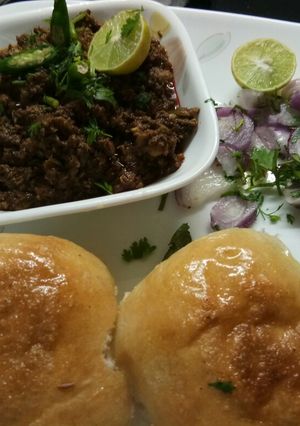 A picture of Kheema pav.