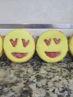 Una foto de Caritas enamoradas