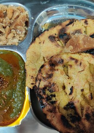 मक्का की रोटी (Makka Ki Roti Recipe in Hindi) रेसिपी मुख्य फोटो