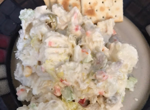 Una foto de Ensalada rusa con pollo