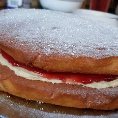 A picture of Victoria sponge cake.