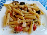Penne con Melanzane, Pesce Spada, Pomodorini e Granella di Pistacchio di Bronte