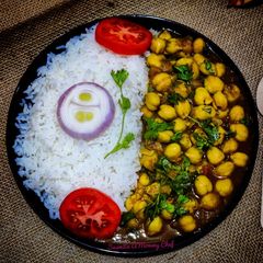A picture of Rice- chole curry (Chole-chawal).