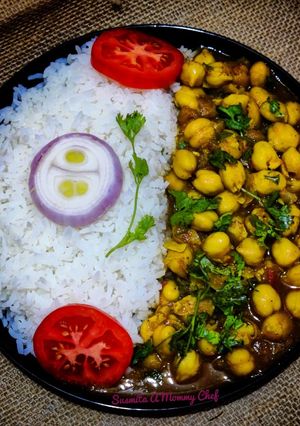 A picture of Rice- chole curry (Chole-chawal).