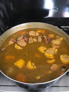 Una foto de Sancocho de pollo y chuleta