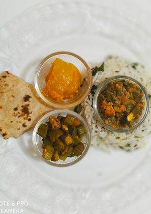 A picture of Haryali lunch with Gourd pickle.