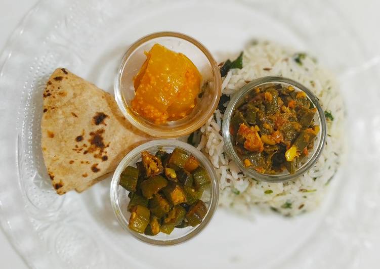 Haryali lunch with Gourd pickle
