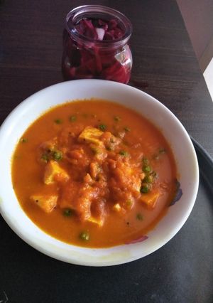 A picture of Matar paneer sabzi.