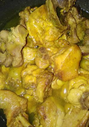 Foto resep Ayam Ungkep Kuning Bawang putih ajah :)