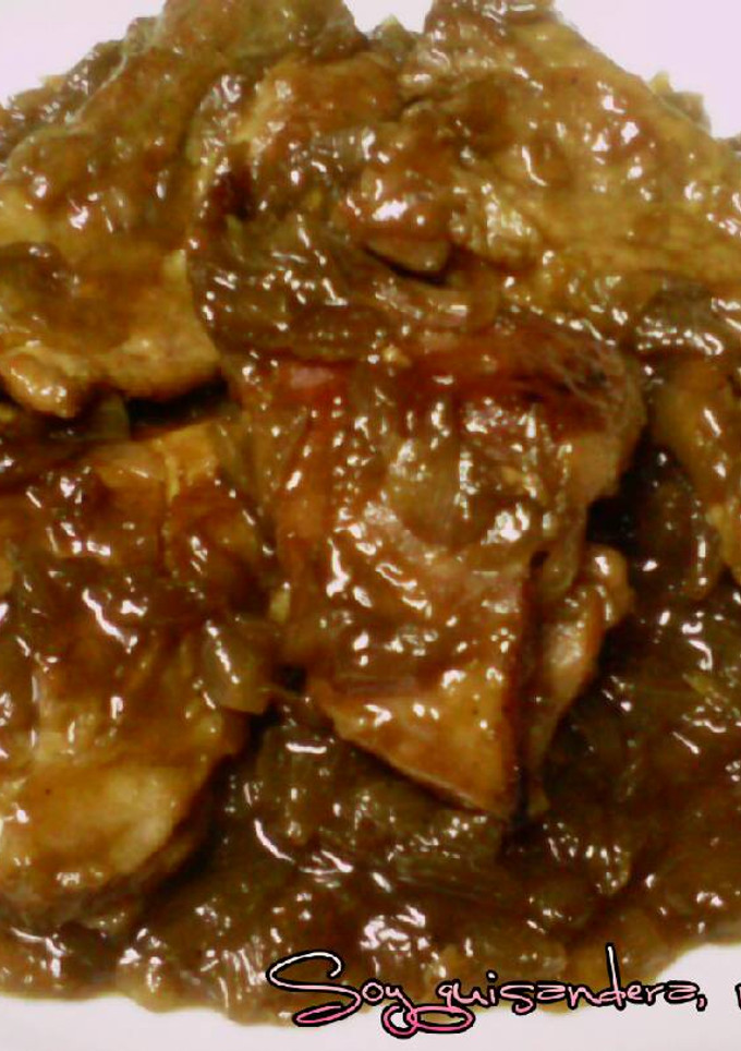 Una foto de Secreto ibérico con cebolla y mermelada de albaricoque
