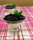 Panna cotta de chocolate blanco y arándanos