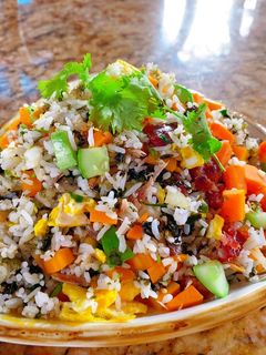 Hình của món Cơm trộn trứng, rong biển, lạp xưởng.