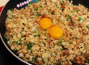 Hình của món Cơm Chiên Trứng Thịt 🍛 🍳.