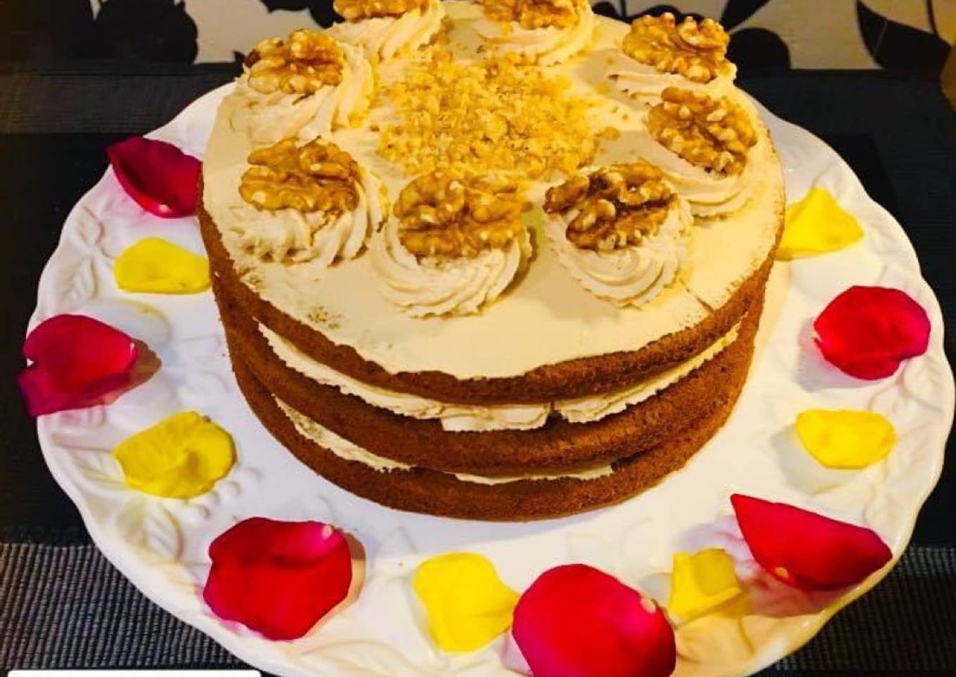 Coffee and walnut cake: