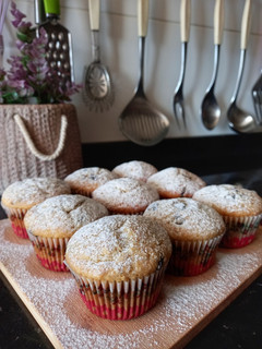 Una foto de Muffins de banana 🍌 y chips de chocolate 🍫