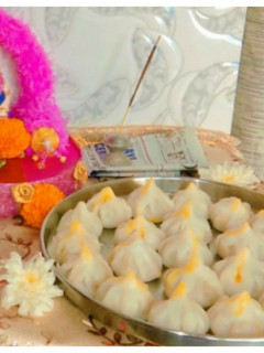 A picture of Ukadiche Modak.