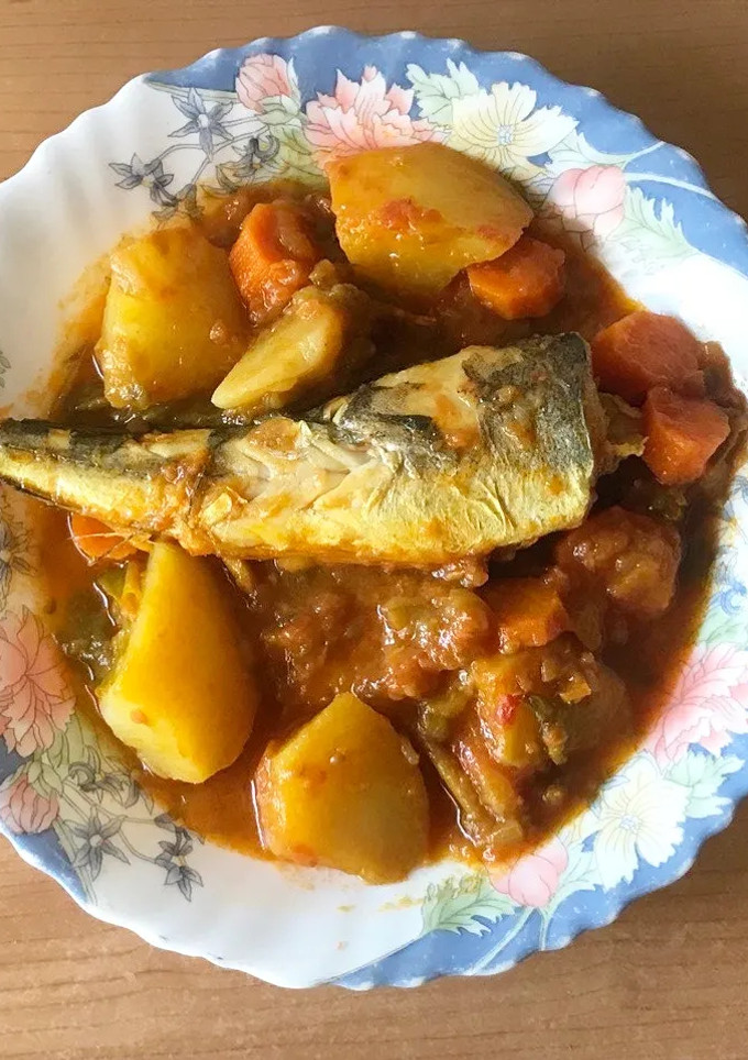 Una foto de Tronquitos de merluza con verduras