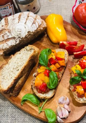 Hình của món Bruschetta - hương vị mùa hè nước Ý.