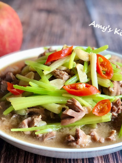 芹菜炒雞胗 / 家常菜 的食譜成品照片