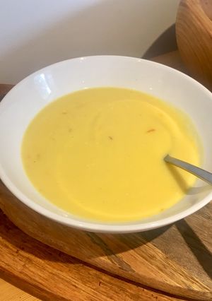 A picture of Creamy Cauliflower Soup with Saffron.