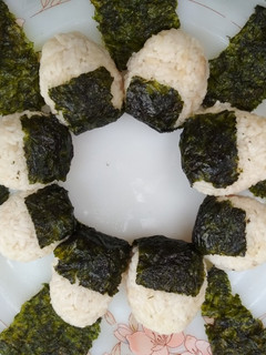 Foto resep Nasi kepal ikan tuna (tuna onigiri)