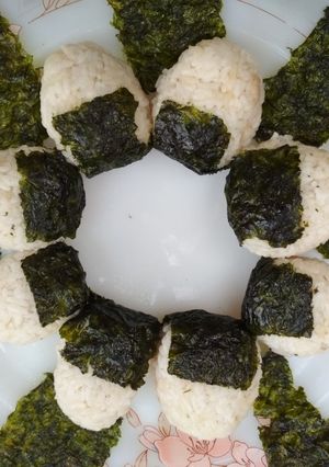 Foto resep Nasi kepal ikan tuna (tuna onigiri)