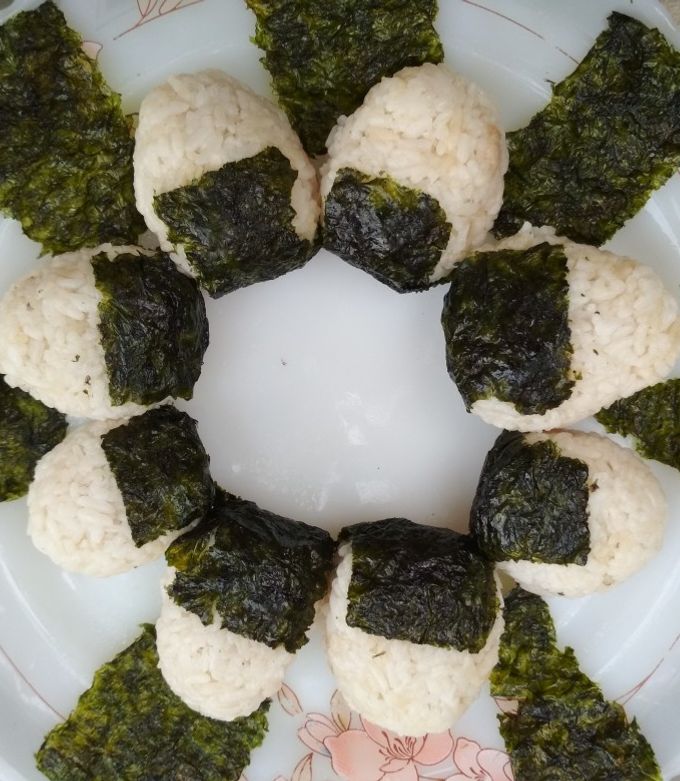 Foto resep Nasi kepal ikan tuna (tuna onigiri)