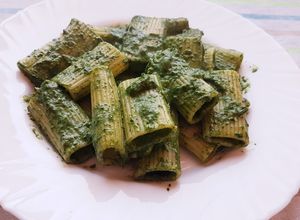 Mángoldos-fokhagymás tejszínes tészta recept fotója