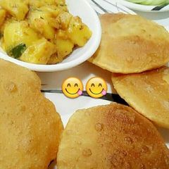 Aloo poori A picture of Aloo poori.