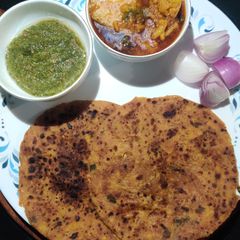 A picture of Mooli Paratha.