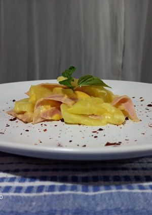 Una foto de Papas con queso derretido