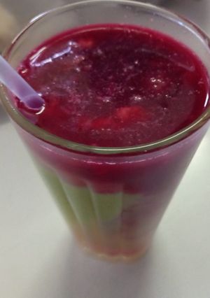 A picture of Rainbow fresh juice.