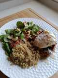 Idea de comida saludable:Ensalada de escalivada, con quinoa, boniato, setas y huevo poché