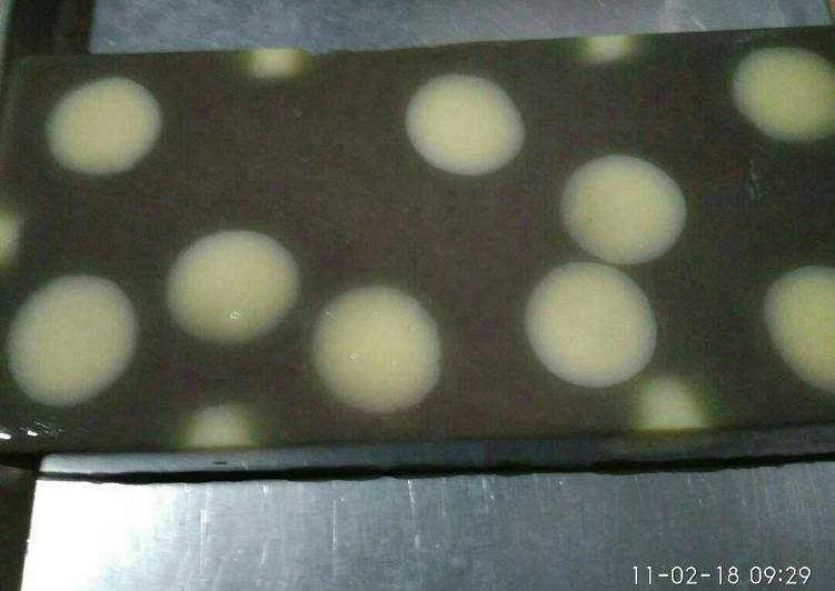 Puding polkadot ubi ungu