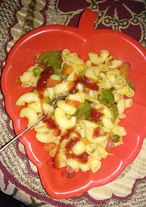 A picture of Tri- colour Macaroni.