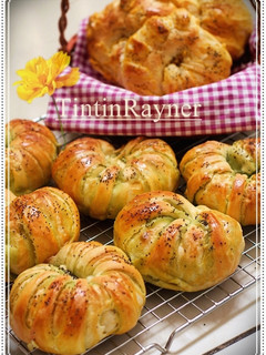 Foto resep Roti Manis Konde Pandan,gurih - Pandan Roll bun with poppy seed