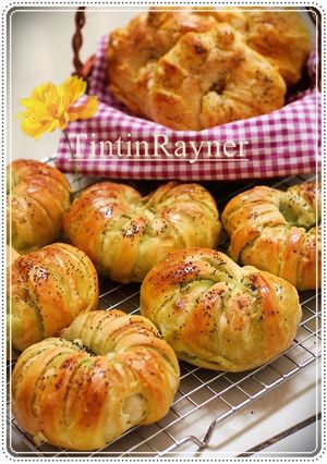 Foto resep Roti Manis Konde Pandan,gurih - Pandan Roll bun with poppy seed