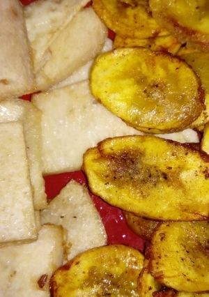 A picture of Fried yam and plantain.