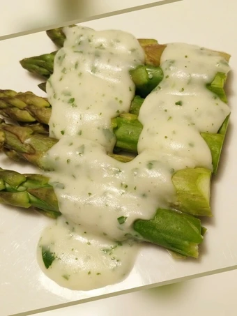 Easy Ways Prepare Recipes Steamed asparagus with fresh parsley sauce the So Delicious Can Pamper Your Tongue.
