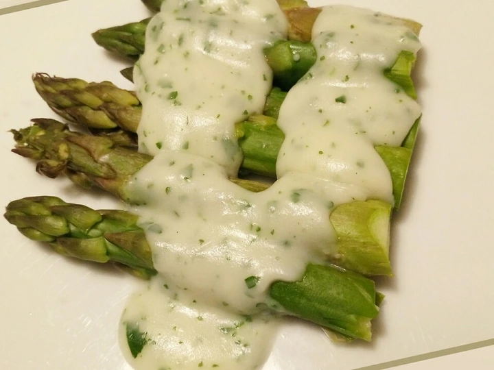 Easy Ways Prepare Recipes Steamed asparagus with fresh parsley sauce the So Delicious Can Pamper Your Tongue.