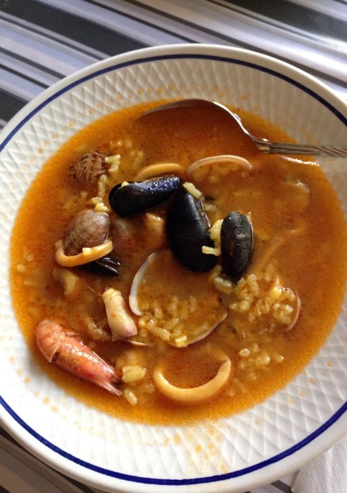 Una foto de Arroz caldoso con pescado