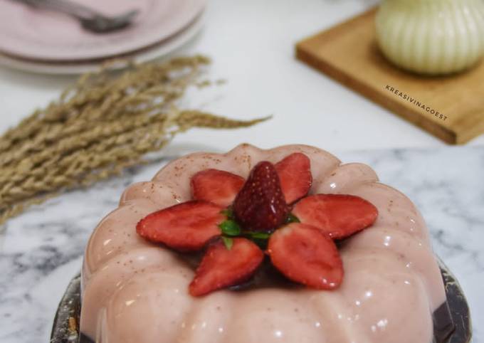 Resep Puding Lapis Strawberry Coklat Oleh Kreasivinagoest Cookpad