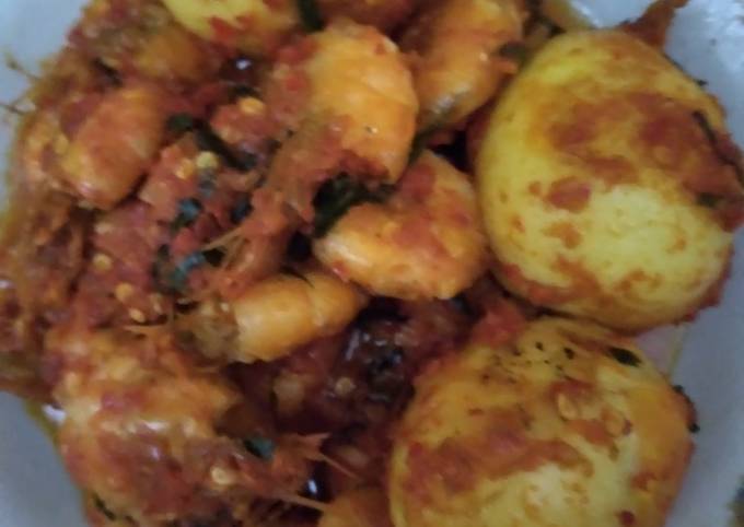 Goreng telor campur udang