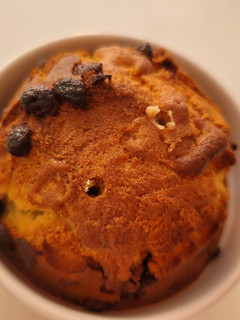 Una foto de Ponque de vainilla con chips de chocolate en Air fryer (Mi versión)